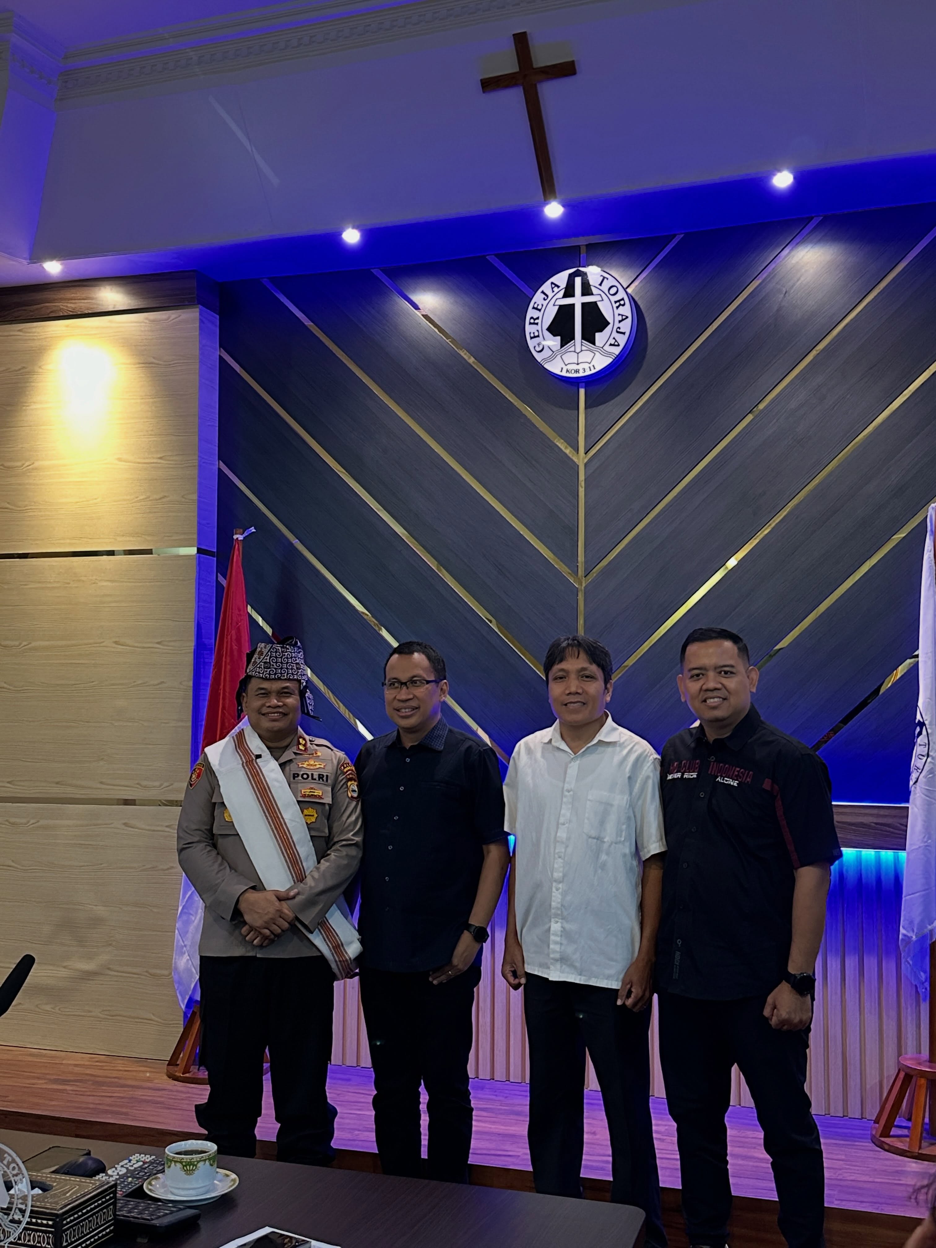 GEREJA TORAJA MENERIMA KUNJUNGAN PISAH SAMBUT KAPOLRES TORAJA UTARA