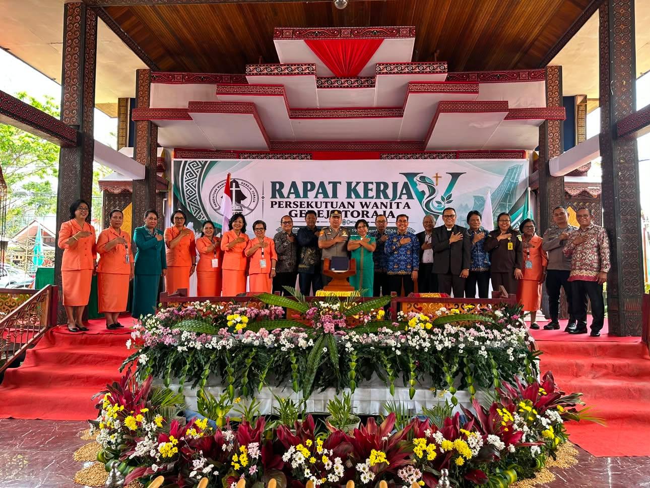 Pembukaan Raker V PWGT, Wanita yang Ditata oleh Roh Kudus Punya Peranan Ganda